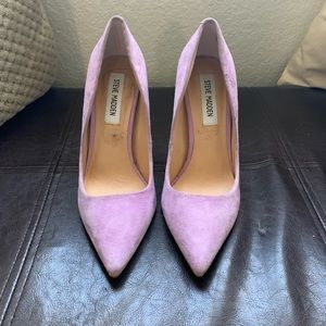 Lightly used Steve Madden Suede pumps